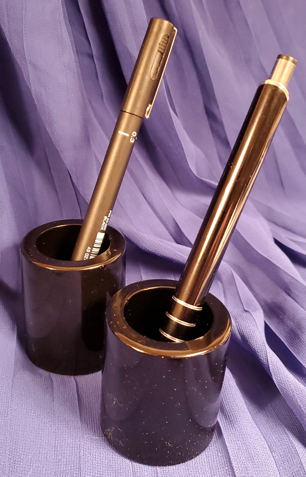 Small Carbon Pen Holder for Desks